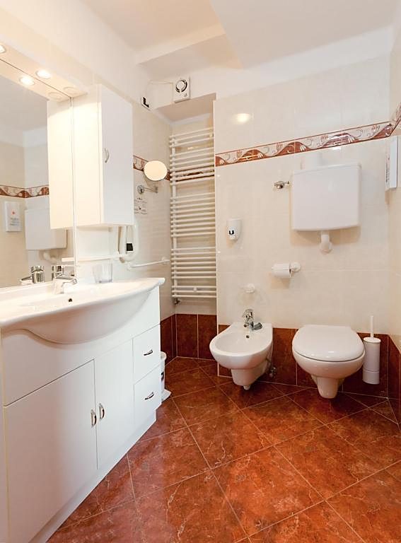 Bagno camera, hotel a Folgaria Trentino