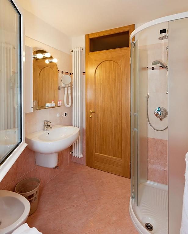 Bagno con doccia, Alpe Cimbra