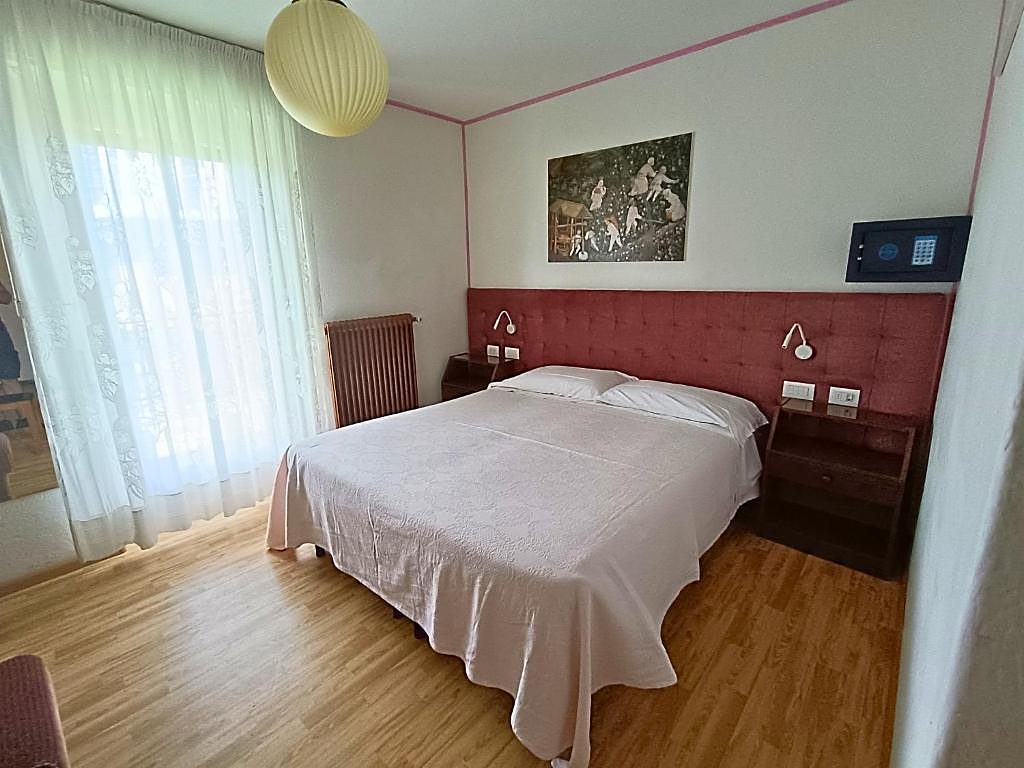 Camera matrimoniale in legno, Folgaria